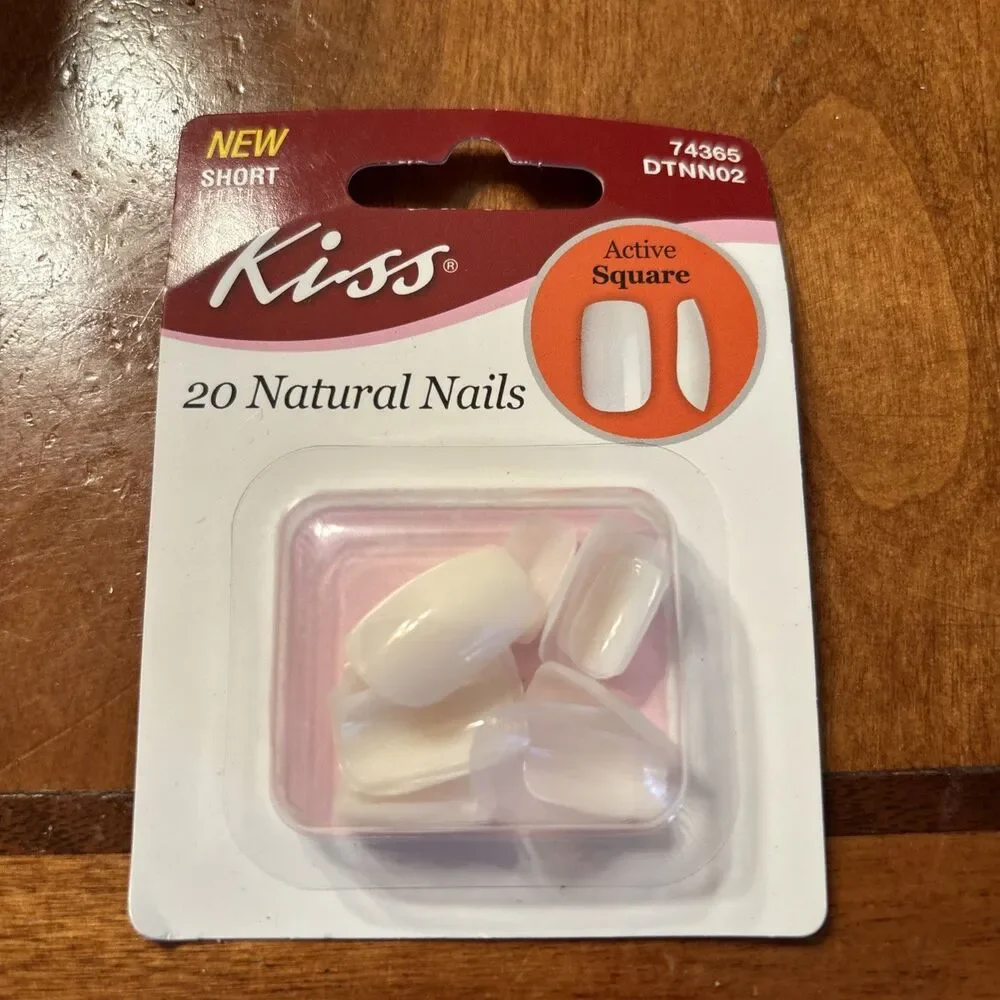 Kiss color nails